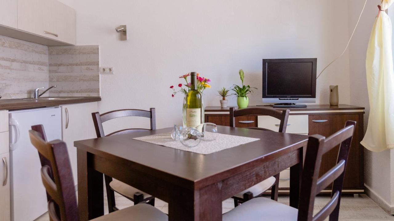 Belane Apartments Tivat Eksteriør billede