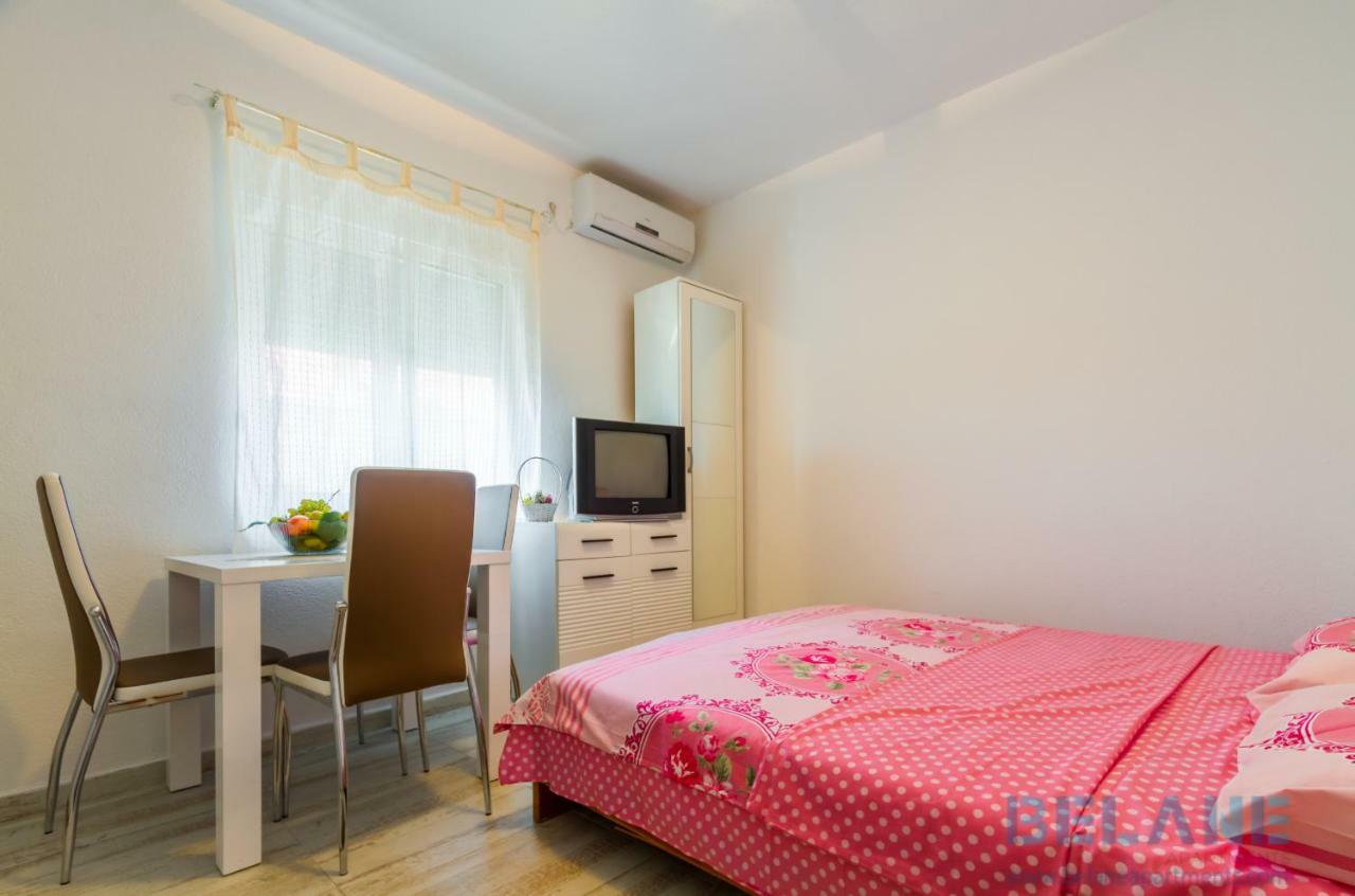 Belane Apartments Tivat Eksteriør billede